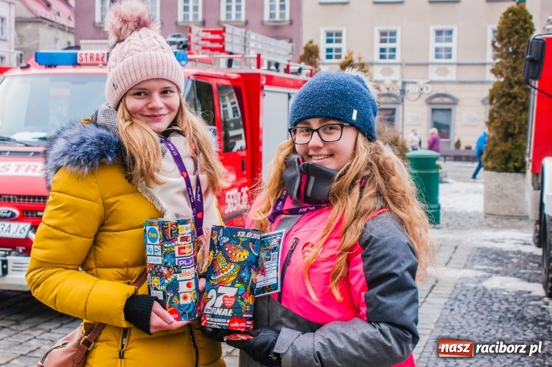 Zdjęcie w galerii na portalu naszraciborz.pl: Wielka Orkiestra Świątecznej Pomocy rozgrzewała na Rynku  wiadomości z regionu
