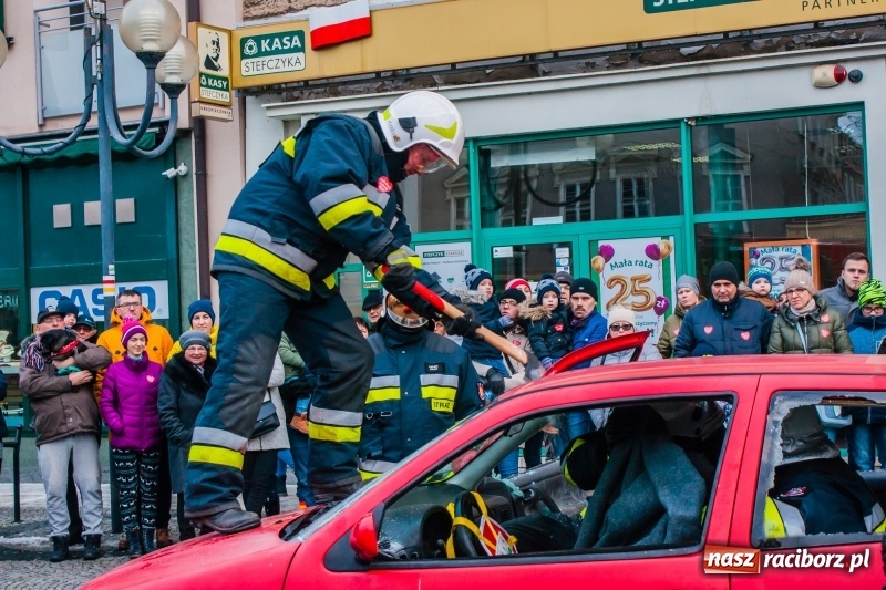 Zdjęcie w galerii na portalu naszraciborz.pl: Wielka Orkiestra Świątecznej Pomocy rozgrzewała na Rynku  wiadomości z regionu