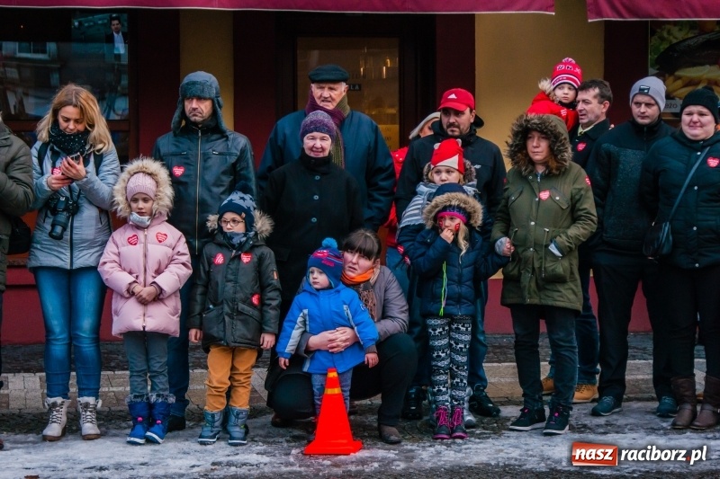 Zdjęcie w galerii na portalu naszraciborz.pl: Wielka Orkiestra Świątecznej Pomocy rozgrzewała na Rynku  wiadomości z regionu