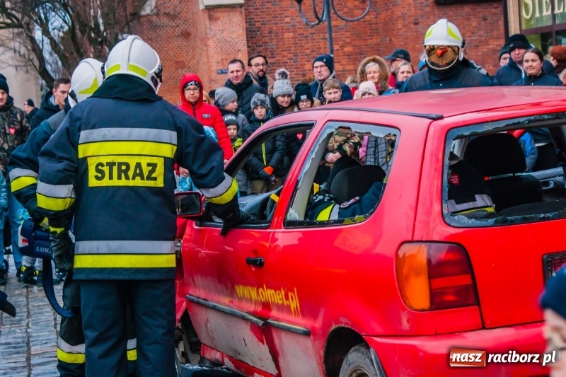 Zdjęcie w galerii na portalu naszraciborz.pl: Wielka Orkiestra Świątecznej Pomocy rozgrzewała na Rynku  wiadomości z regionu