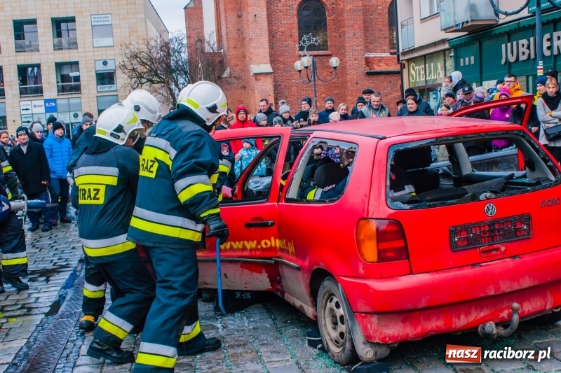 Zdjęcie w galerii na portalu naszraciborz.pl: Wielka Orkiestra Świątecznej Pomocy rozgrzewała na Rynku  wiadomości z regionu