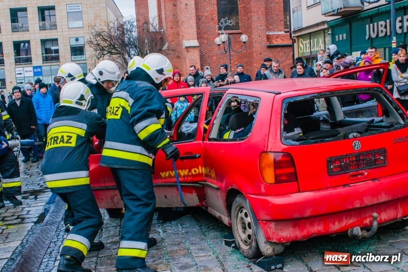 Zdjęcie w galerii na portalu naszraciborz.pl: Wielka Orkiestra Świątecznej Pomocy rozgrzewała na Rynku  wiadomości z regionu