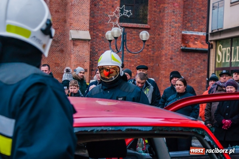 Zdjęcie w galerii na portalu naszraciborz.pl: Wielka Orkiestra Świątecznej Pomocy rozgrzewała na Rynku  wiadomości z regionu