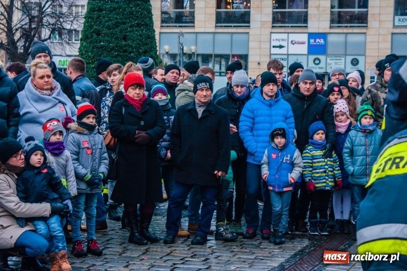 Zdjęcie w galerii na portalu naszraciborz.pl: Wielka Orkiestra Świątecznej Pomocy rozgrzewała na Rynku  wiadomości z regionu
