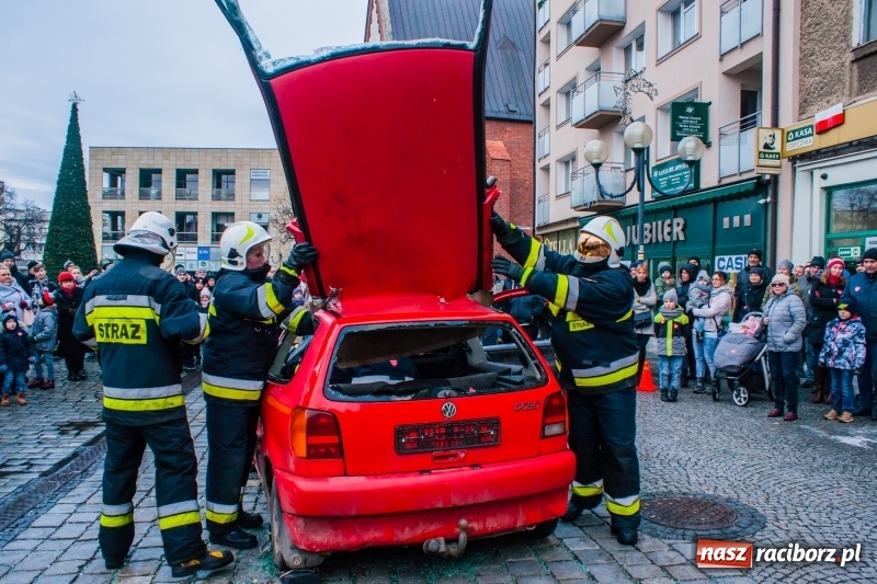 Zdjęcie w galerii na portalu naszraciborz.pl: Wielka Orkiestra Świątecznej Pomocy rozgrzewała na Rynku  wiadomości z regionu