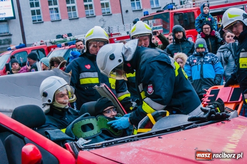 Zdjęcie w galerii na portalu naszraciborz.pl: Wielka Orkiestra Świątecznej Pomocy rozgrzewała na Rynku  wiadomości z regionu