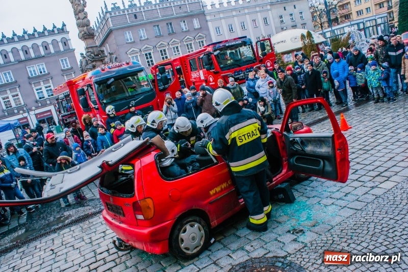 Zdjęcie w galerii na portalu naszraciborz.pl: Wielka Orkiestra Świątecznej Pomocy rozgrzewała na Rynku  wiadomości z regionu