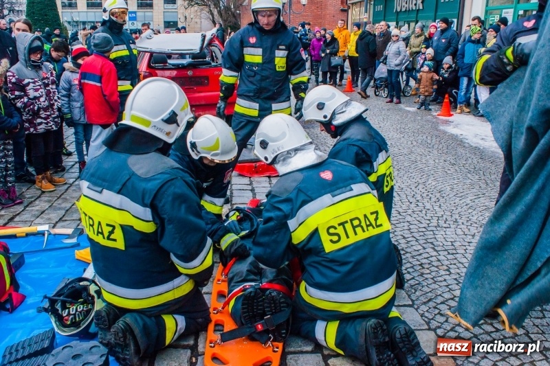 Zdjęcie w galerii na portalu naszraciborz.pl: Wielka Orkiestra Świątecznej Pomocy rozgrzewała na Rynku  wiadomości z regionu
