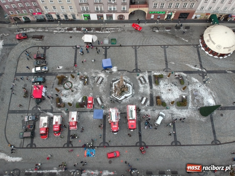 Zdjęcie w galerii na portalu naszraciborz.pl: Wielka Orkiestra Świątecznej Pomocy rozgrzewała na Rynku  wiadomości z regionu