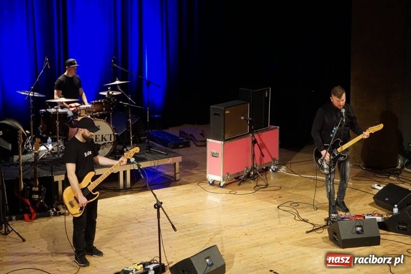 Zdjęcie w galerii na portalu naszraciborz.pl: Raciborski sztab WOŚP liczy pieniądze. Czy będzie rekord?  wiadomości z regionu