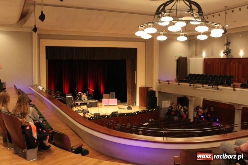 Zdjęcie w galerii na portalu naszraciborz.pl: Raciborski sztab WOŚP liczy pieniądze. Czy będzie rekord?  wiadomości z regionu