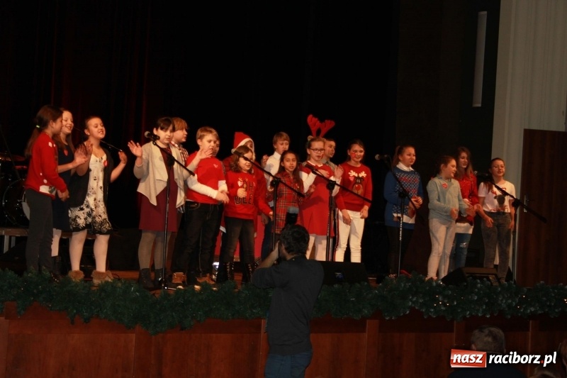 Zdjęcie w galerii na portalu naszraciborz.pl: Raciborski sztab WOŚP liczy pieniądze. Czy będzie rekord?  wiadomości z regionu