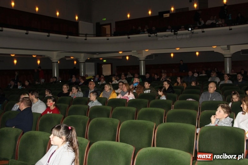 Zdjęcie w galerii na portalu naszraciborz.pl: Raciborski sztab WOŚP liczy pieniądze. Czy będzie rekord?  wiadomości z regionu