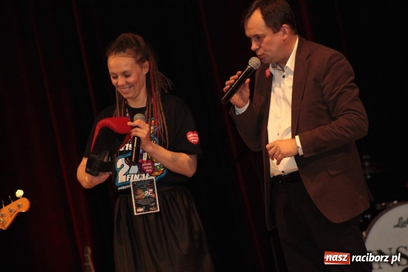 Zdjęcie w galerii na portalu naszraciborz.pl: Raciborski sztab WOŚP liczy pieniądze. Czy będzie rekord?  wiadomości z regionu