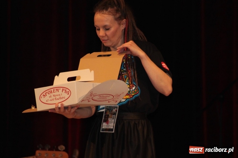 Zdjęcie w galerii na portalu naszraciborz.pl: Raciborski sztab WOŚP liczy pieniądze. Czy będzie rekord?  wiadomości z regionu