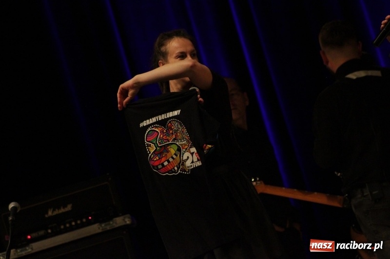 Zdjęcie w galerii na portalu naszraciborz.pl: Raciborski sztab WOŚP liczy pieniądze. Czy będzie rekord?  wiadomości z regionu