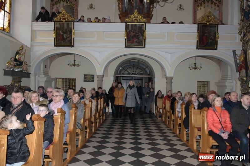 Zdjęcie w galerii na portalu naszraciborz.pl: Tworkowskie kolędowanie przy żłóbku  wiadomości z regionu