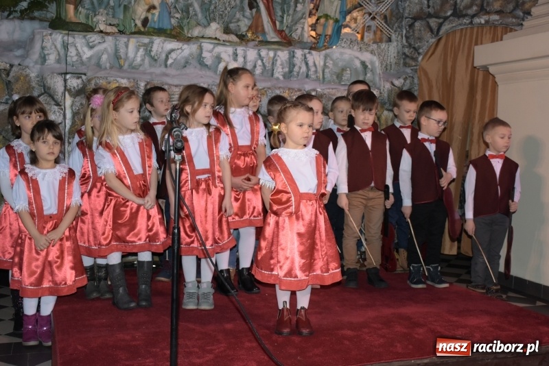 Zdjęcie w galerii na portalu naszraciborz.pl: Tworkowskie kolędowanie przy żłóbku  wiadomości z regionu
