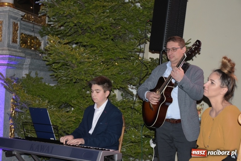 Zdjęcie w galerii na portalu naszraciborz.pl: Tworkowskie kolędowanie przy żłóbku  wiadomości z regionu