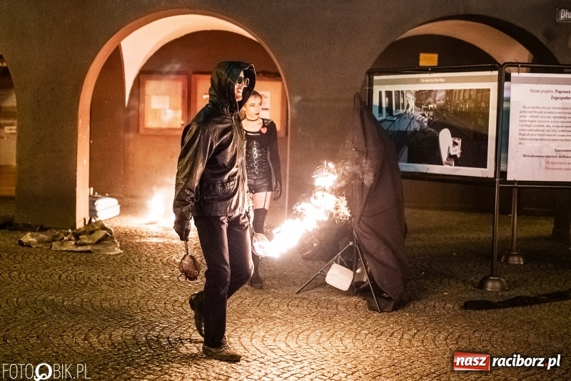 Zdjęcie w galerii na portalu naszraciborz.pl: Ogniste światełko do nieba. Labareda Fireshow na finał raciborskiego WOŚP  wiadomości z regionu