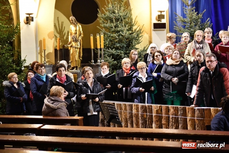 Zdjęcie w galerii na portalu naszraciborz.pl: Chór Pueri Claromontani z Jasnej Góry zaśpiewał dziś w kościele NSPJ  wiadomości z regionu