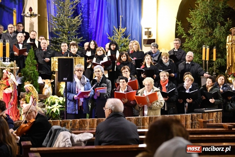 Zdjęcie w galerii na portalu naszraciborz.pl: Chór Pueri Claromontani z Jasnej Góry zaśpiewał dziś w kościele NSPJ  wiadomości z regionu