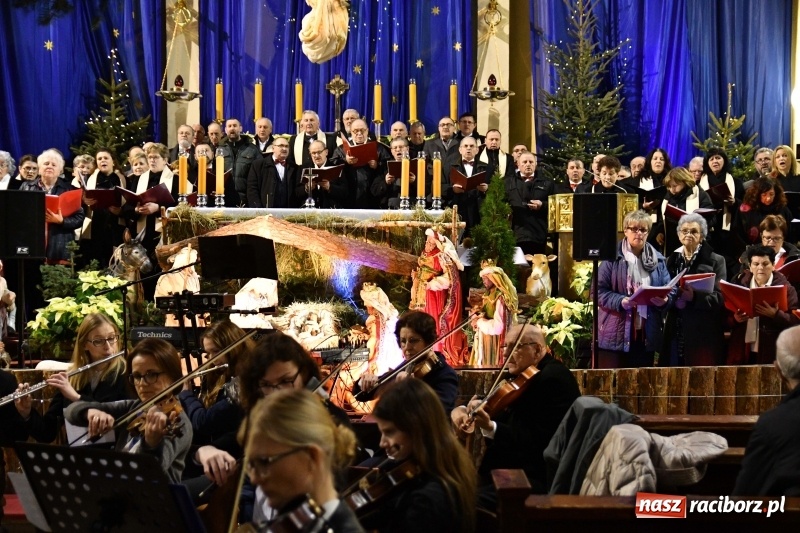 Zdjęcie w galerii na portalu naszraciborz.pl: Chór Pueri Claromontani z Jasnej Góry zaśpiewał dziś w kościele NSPJ  wiadomości z regionu