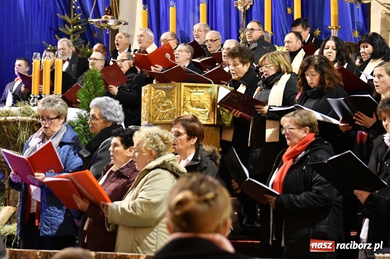 Zdjęcie w galerii na portalu naszraciborz.pl: Chór Pueri Claromontani z Jasnej Góry zaśpiewał dziś w kościele NSPJ  wiadomości z regionu