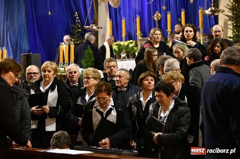 Zdjęcie w galerii na portalu naszraciborz.pl: Chór Pueri Claromontani z Jasnej Góry zaśpiewał dziś w kościele NSPJ  wiadomości z regionu