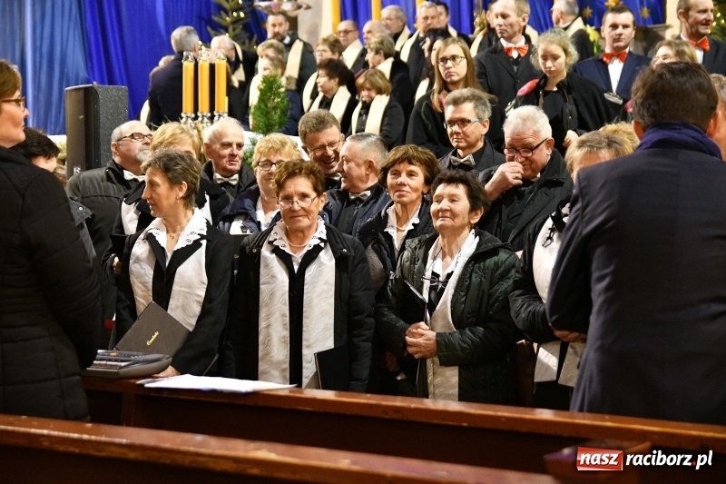 Zdjęcie w galerii na portalu naszraciborz.pl: Chór Pueri Claromontani z Jasnej Góry zaśpiewał dziś w kościele NSPJ  wiadomości z regionu