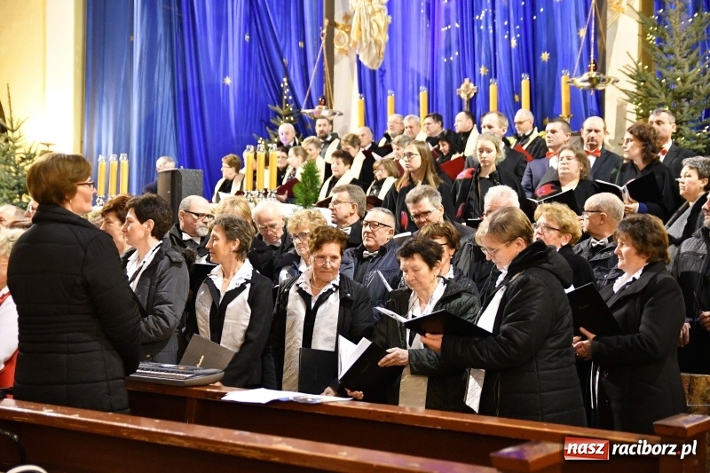 Zdjęcie w galerii na portalu naszraciborz.pl: Chór Pueri Claromontani z Jasnej Góry zaśpiewał dziś w kościele NSPJ  wiadomości z regionu