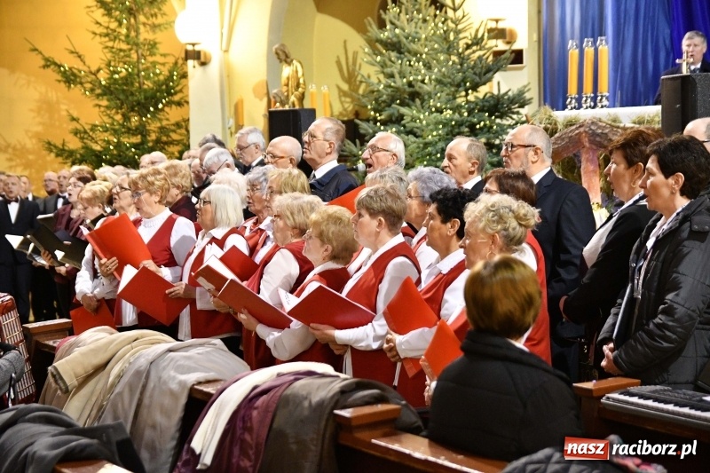 Zdjęcie w galerii na portalu naszraciborz.pl: Chór Pueri Claromontani z Jasnej Góry zaśpiewał dziś w kościele NSPJ  wiadomości z regionu