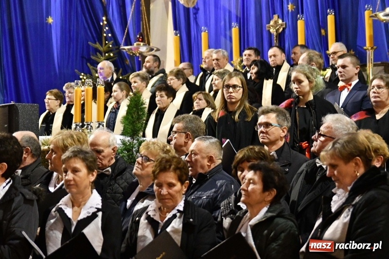 Zdjęcie w galerii na portalu naszraciborz.pl: Chór Pueri Claromontani z Jasnej Góry zaśpiewał dziś w kościele NSPJ  wiadomości z regionu