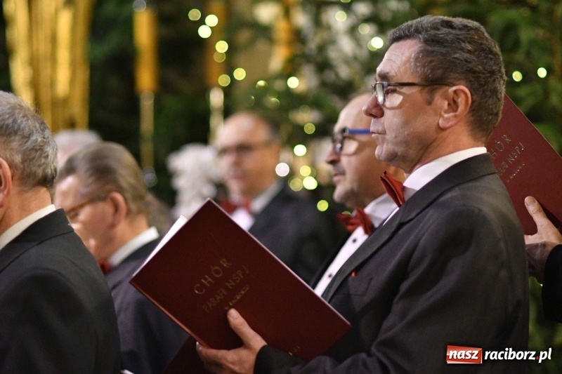 Zdjęcie w galerii na portalu naszraciborz.pl: Chór Pueri Claromontani z Jasnej Góry zaśpiewał dziś w kościele NSPJ  wiadomości z regionu