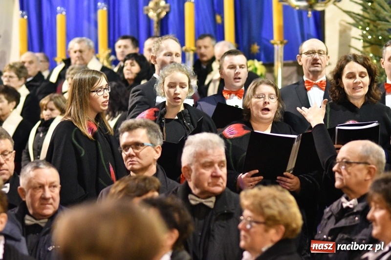 Zdjęcie w galerii na portalu naszraciborz.pl: Chór Pueri Claromontani z Jasnej Góry zaśpiewał dziś w kościele NSPJ  wiadomości z regionu