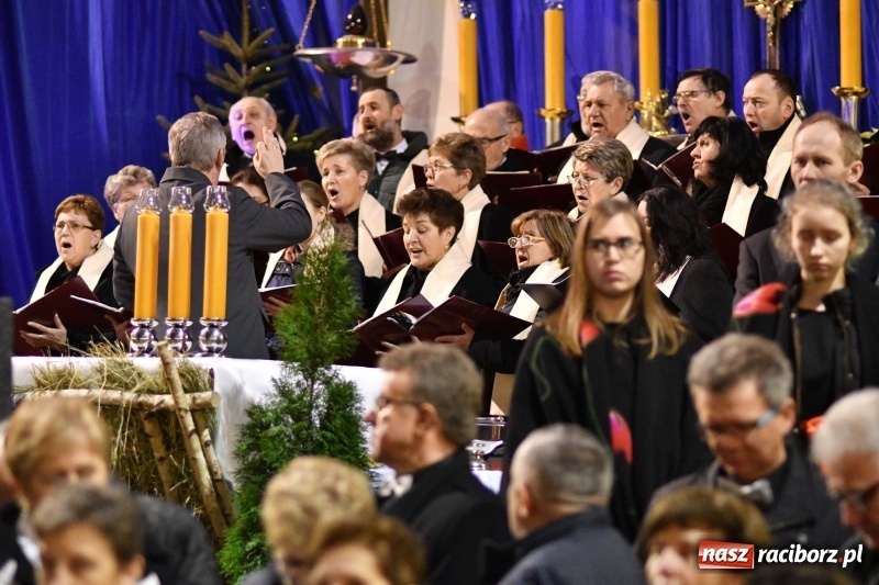Zdjęcie w galerii na portalu naszraciborz.pl: Chór Pueri Claromontani z Jasnej Góry zaśpiewał dziś w kościele NSPJ  wiadomości z regionu