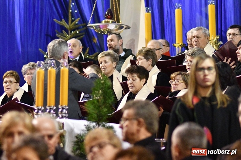 Zdjęcie w galerii na portalu naszraciborz.pl: Chór Pueri Claromontani z Jasnej Góry zaśpiewał dziś w kościele NSPJ  wiadomości z regionu