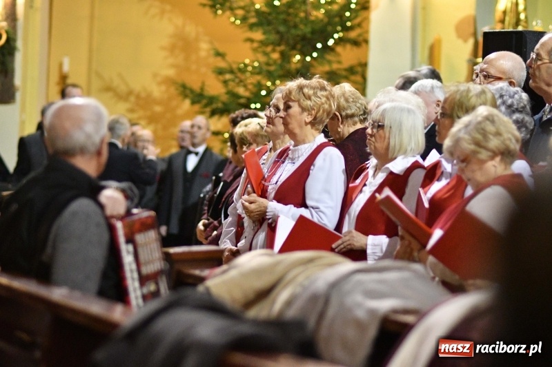 Zdjęcie w galerii na portalu naszraciborz.pl: Chór Pueri Claromontani z Jasnej Góry zaśpiewał dziś w kościele NSPJ  wiadomości z regionu