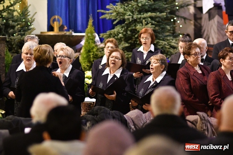 Zdjęcie w galerii na portalu naszraciborz.pl: Chór Pueri Claromontani z Jasnej Góry zaśpiewał dziś w kościele NSPJ  wiadomości z regionu