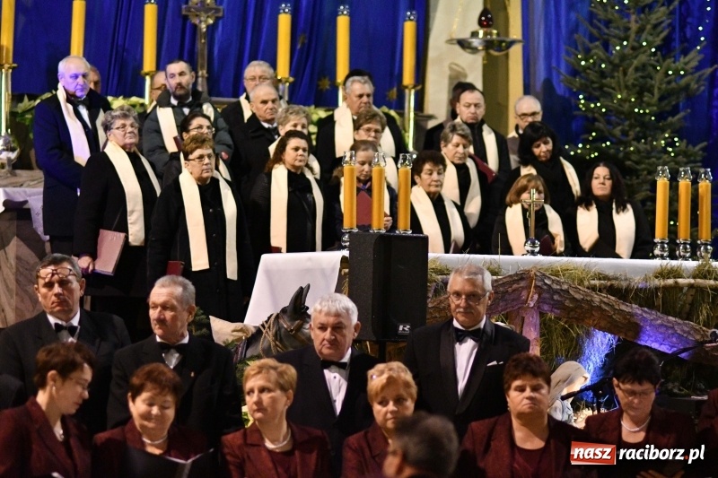 Zdjęcie w galerii na portalu naszraciborz.pl: Chór Pueri Claromontani z Jasnej Góry zaśpiewał dziś w kościele NSPJ  wiadomości z regionu