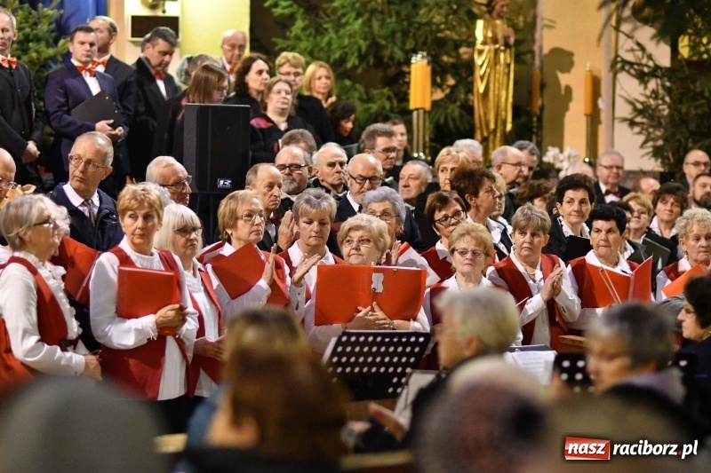 Zdjęcie w galerii na portalu naszraciborz.pl: Chór Pueri Claromontani z Jasnej Góry zaśpiewał dziś w kościele NSPJ  wiadomości z regionu