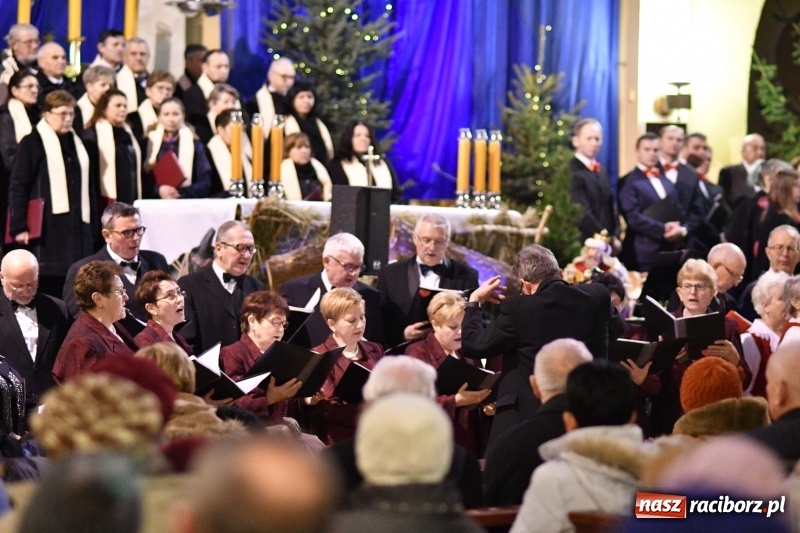 Zdjęcie w galerii na portalu naszraciborz.pl: Chór Pueri Claromontani z Jasnej Góry zaśpiewał dziś w kościele NSPJ  wiadomości z regionu