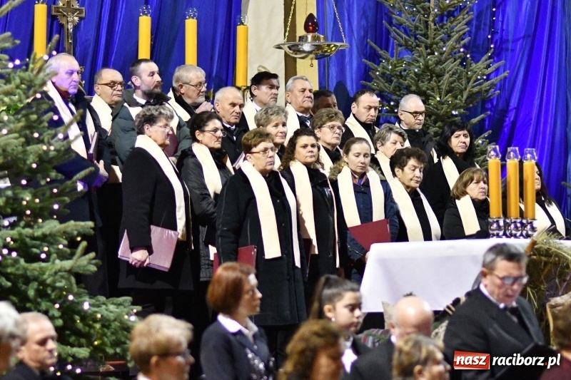 Zdjęcie w galerii na portalu naszraciborz.pl: Chór Pueri Claromontani z Jasnej Góry zaśpiewał dziś w kościele NSPJ  wiadomości z regionu