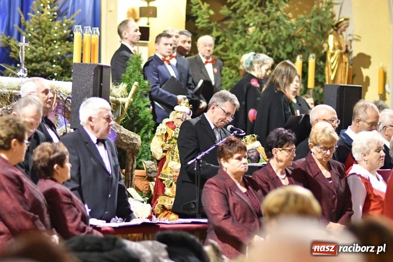 Zdjęcie w galerii na portalu naszraciborz.pl: Chór Pueri Claromontani z Jasnej Góry zaśpiewał dziś w kościele NSPJ  wiadomości z regionu