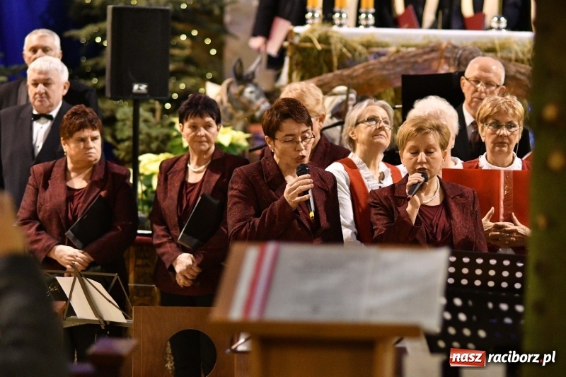 Zdjęcie w galerii na portalu naszraciborz.pl: Chór Pueri Claromontani z Jasnej Góry zaśpiewał dziś w kościele NSPJ  wiadomości z regionu