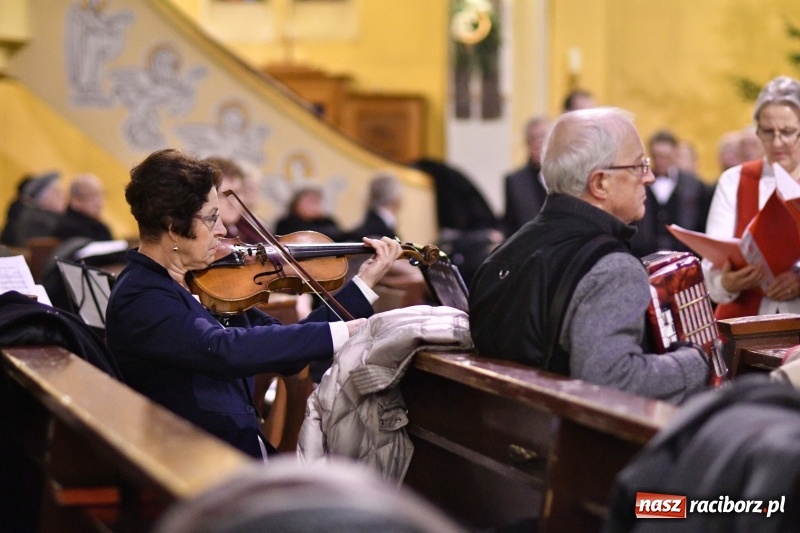 Zdjęcie w galerii na portalu naszraciborz.pl: Chór Pueri Claromontani z Jasnej Góry zaśpiewał dziś w kościele NSPJ  wiadomości z regionu