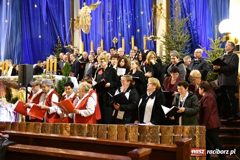Zdjęcie w galerii na portalu naszraciborz.pl: Chór Pueri Claromontani z Jasnej Góry zaśpiewał dziś w kościele NSPJ  wiadomości z regionu