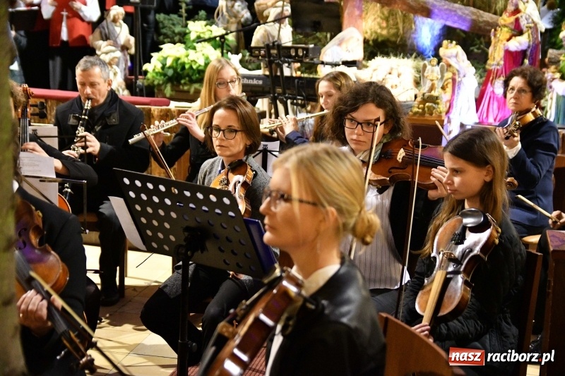 Zdjęcie w galerii na portalu naszraciborz.pl: Chór Pueri Claromontani z Jasnej Góry zaśpiewał dziś w kościele NSPJ  wiadomości z regionu