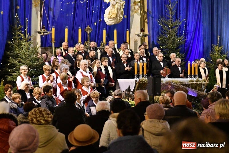 Zdjęcie w galerii na portalu naszraciborz.pl: Chór Pueri Claromontani z Jasnej Góry zaśpiewał dziś w kościele NSPJ  wiadomości z regionu