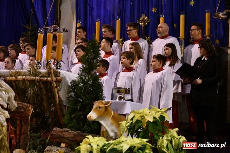 Zdjęcie w galerii na portalu naszraciborz.pl: Chór Pueri Claromontani z Jasnej Góry zaśpiewał dziś w kościele NSPJ  wiadomości z regionu